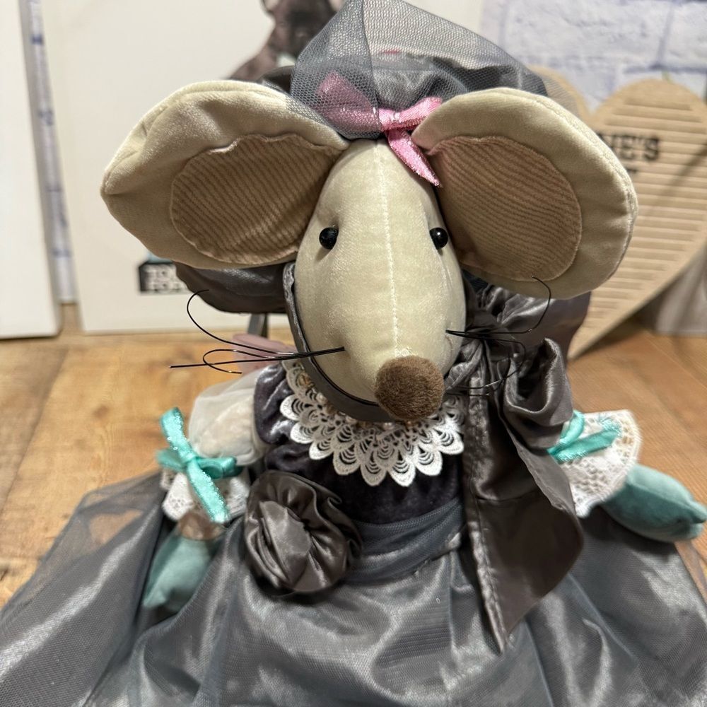 Victorian Decorative Mouse Handmade - Picture 2 of 16